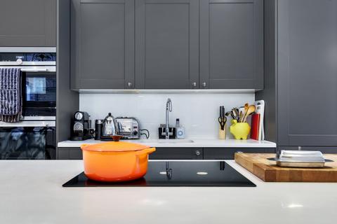 102 Trinity Rise, London, SW2 2QS