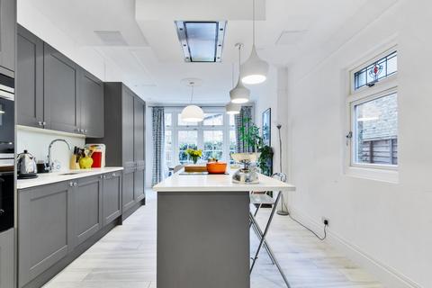 102 Trinity Rise, London, SW2 2QS