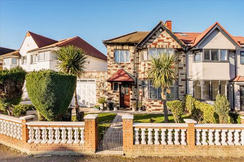 40 Allan Way, London, W3 0PN