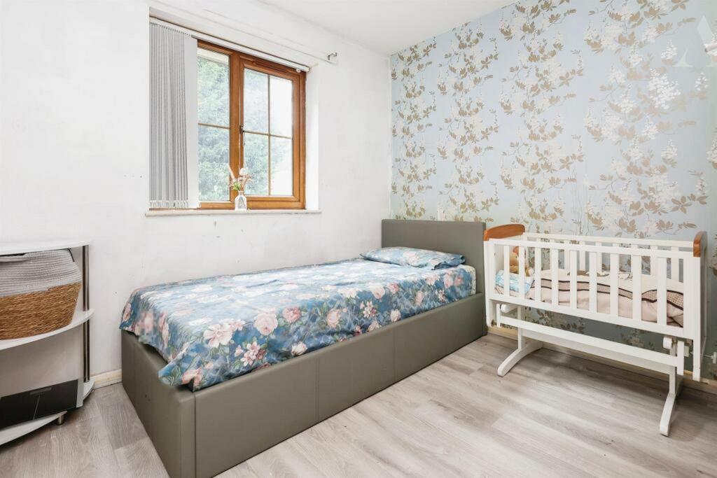 18 greetville close bedroom 2.jpeg