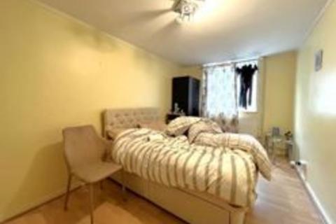 2 bedroom ground floor flat for sale, Camden House, Marlowes, Hemel Hempstead, Hertfordshire, HP1 1BE