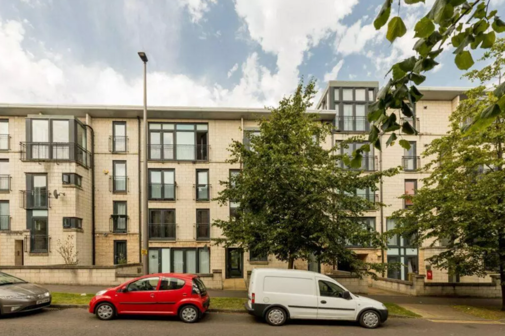 13, Waterfront Gait, Edinburgh, EH5 1AD 2 bed flat £1,100 pcm (£254 pw)
