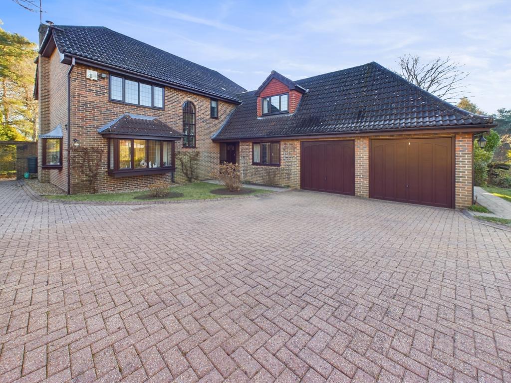 Liphook Road, Whitehill, Bordon, Hampshire, GU35 5 bed detached house
