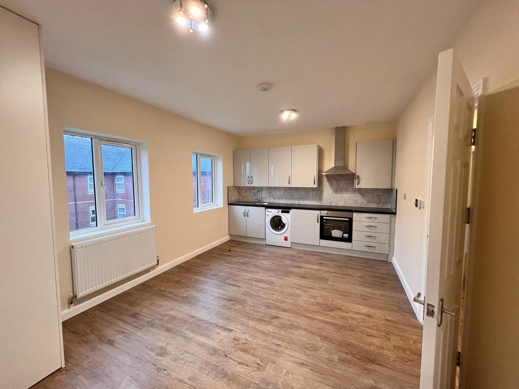 4 Bedroom Flat Available for Rent in East Ham!