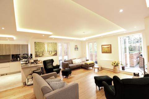 2 bedroom flat to rent, Langton Court, Parson Street, NW4