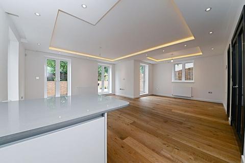 2 bedroom flat to rent, Langton Court, Parson Street, NW4