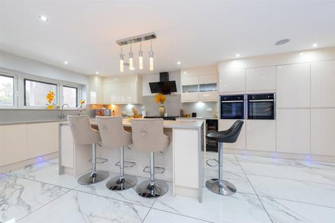 6 bedroom detached house for sale, Minley Road, Farnborough, Hampshire, GU14