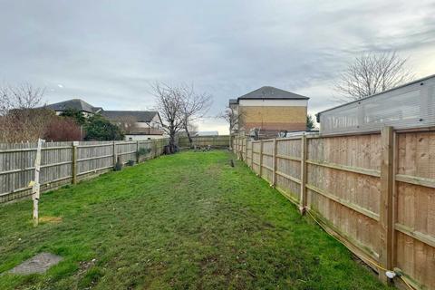 3 bedroom end of terrace house to rent, Blenheim Avenue, Chatham