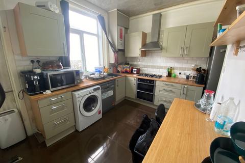 21 Gordon Avenue, Oldham, OL4 1QA