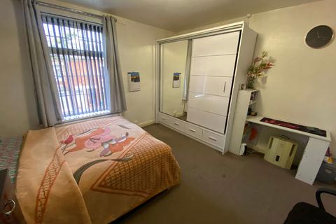21 Gordon Avenue, Oldham, OL4 1QA