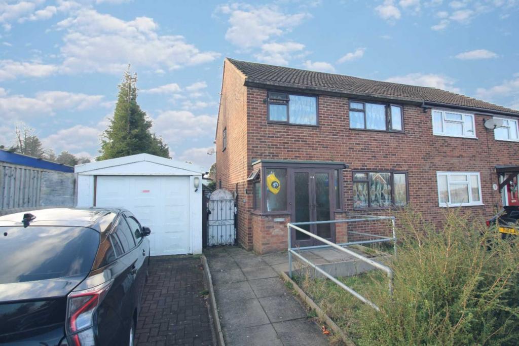 Stanton Road, Luton LU4 Semi detached house for sale £350,000