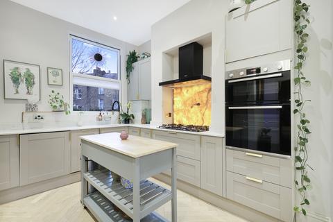 2 bedroom flat to rent, Brooke Road, London