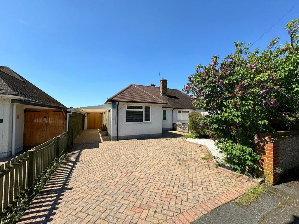 River Walk, WaltononThames, Surrey... 3 bed bungalow for sale £580,000