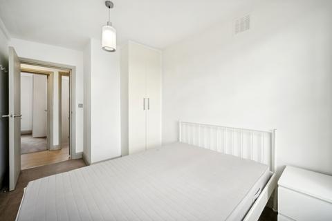 3 bedroom flat to rent, Claverton Street, London, SW1V