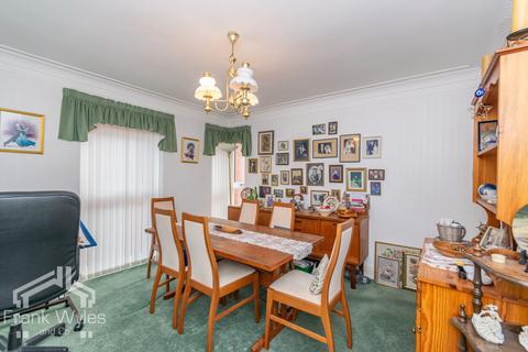 2 bedroom flat for sale - Hillcliffe, 93 South Promenade, St. Annes