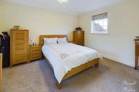 4 bedroom detached house for sale, Twickenham Road, Buckingham