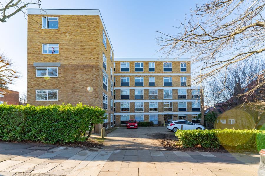 Argyle Road, W13 2 bed flat for sale £390,000