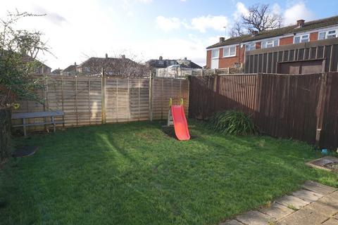 15 Angus Close, Chessington, KT9 2BW