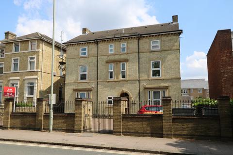 2 bedroom flat to rent, Ashburnham Road, Bedford, MK40