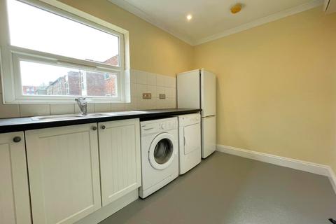 2 bedroom flat to rent, Ashburnham Road, Bedford, MK40