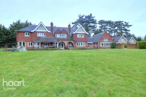 6 bedroom detached house to rent, Fir Tree Avenue, Slough