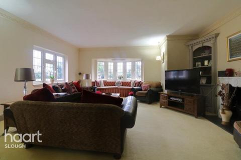 undefined, Fir Tree Avenue, Slough