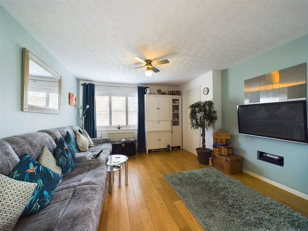 Kestrel Gardens, Quedgeley, Gloucester, Gloucestershire, GL2 3 bed semi