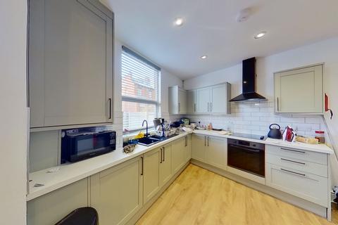 4 bedroom house to rent - Bankfield Terrace, Burley, LEEDS