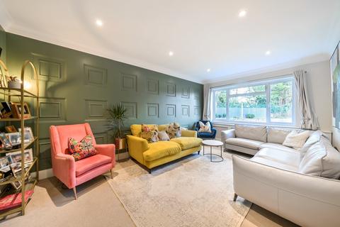 111 Linden Way, Ripley, Woking, GU23 6LP