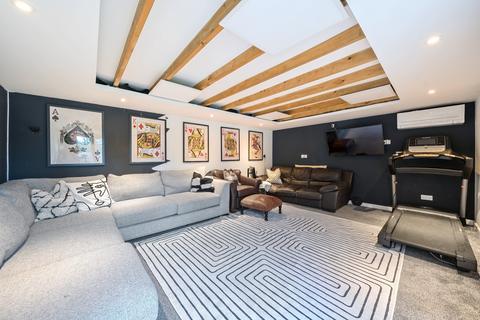 111 Linden Way, Ripley, Woking, GU23 6LP