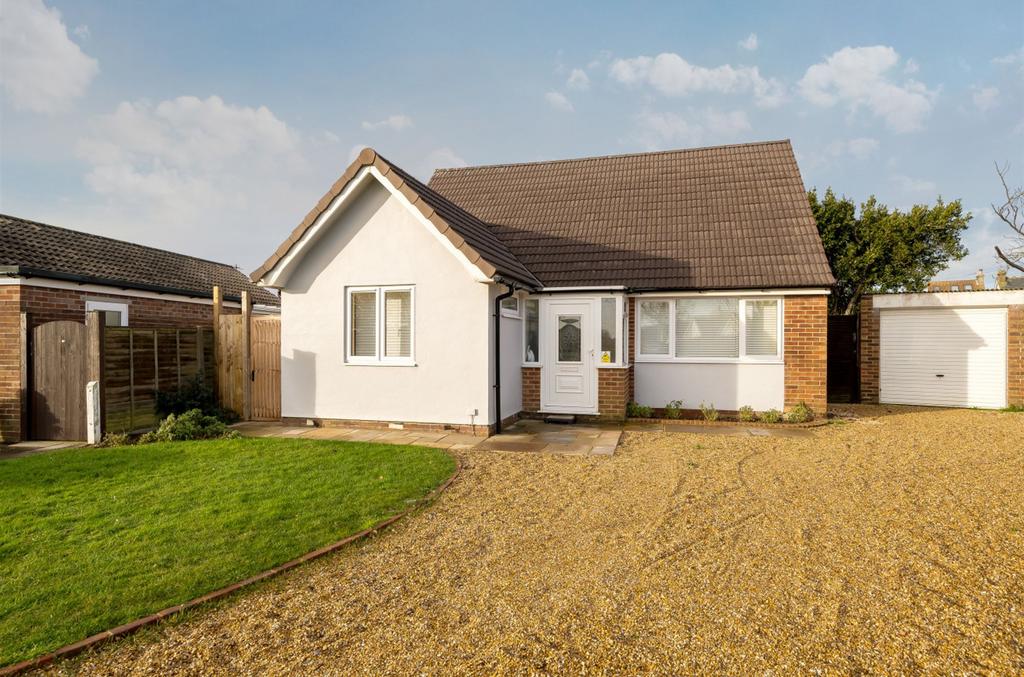 Sunnymead drive selsey po20 4 bed detached house for sale 485 000