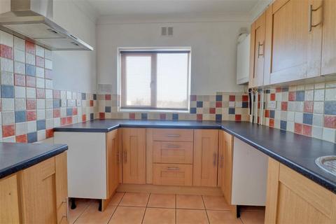 2 bedroom apartment for sale, Kings Avenue, Holland on Sea CO15