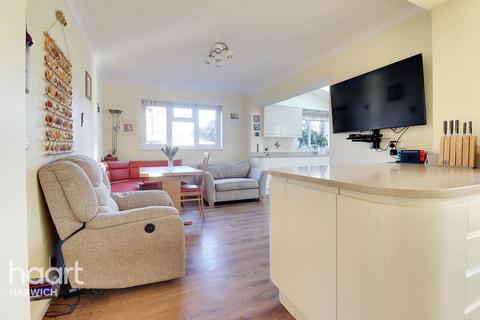 5 bedroom detached house for sale, Newton Road, Harwich