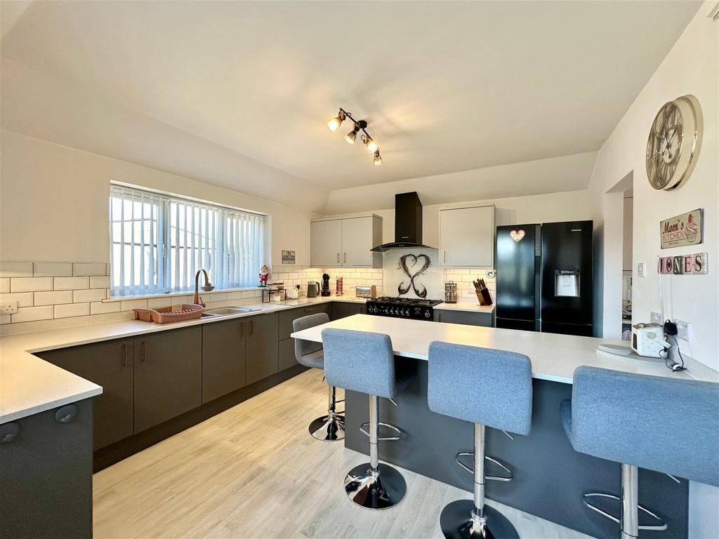 Barnfield Road, Paignton 3 bed semidetached house for sale £350,000