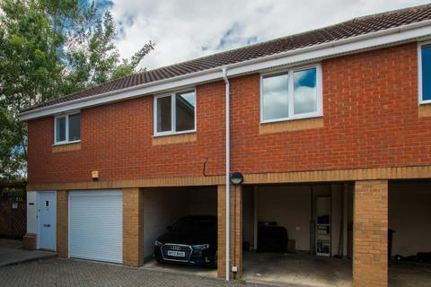 2 bedroom coach house to rent, Pound Lane, Thatcham, RG19