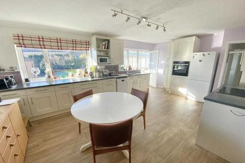 2 bedroom bungalow for sale, Station Hill, Overton