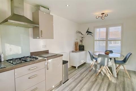 3 bedroom detached house for sale, Colden Common