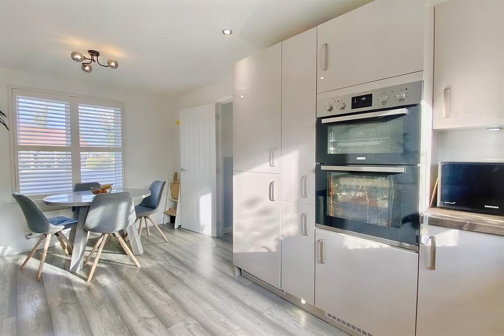 Kitchen / Dining Roo