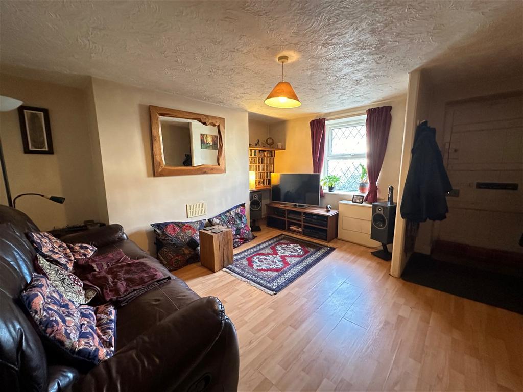 Stockport Road, Hyde, SK14 5RY 2 bed terraced house for sale £250,000