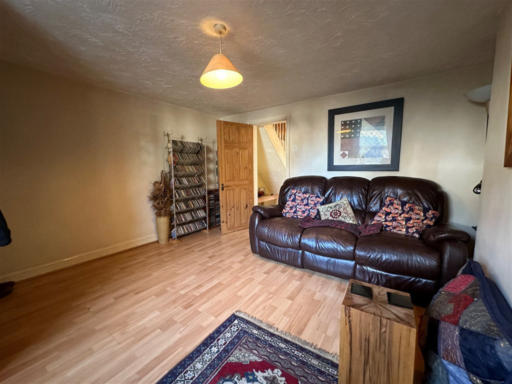 Stockport Road, Hyde, SK14 5RY 2 bed terraced house for sale £225,000