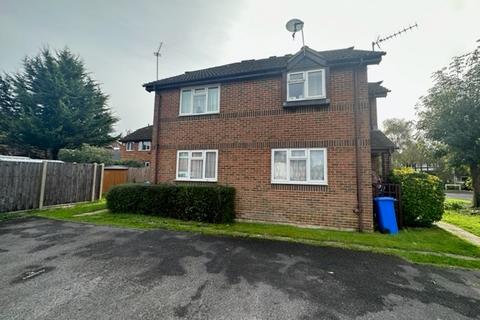 1 bedroom end of terrace house for sale - Barn Meadow Close, Church Crookham GU52