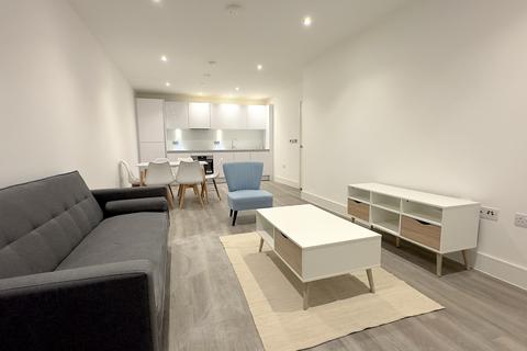 2 bedroom apartment to rent, Healum Avenue, Southall UB2