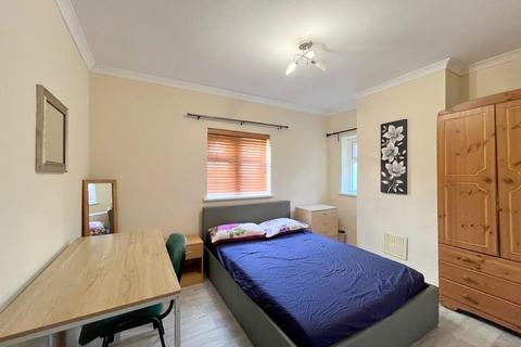 4 bedroom house to rent, Norbroke Street, Shepherds Bush, W12