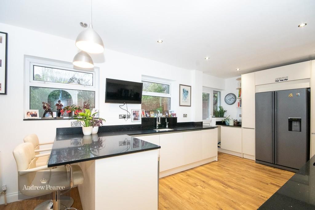 Latimer Close, Pinner HA5 4 bed semidetached house for sale £850,000