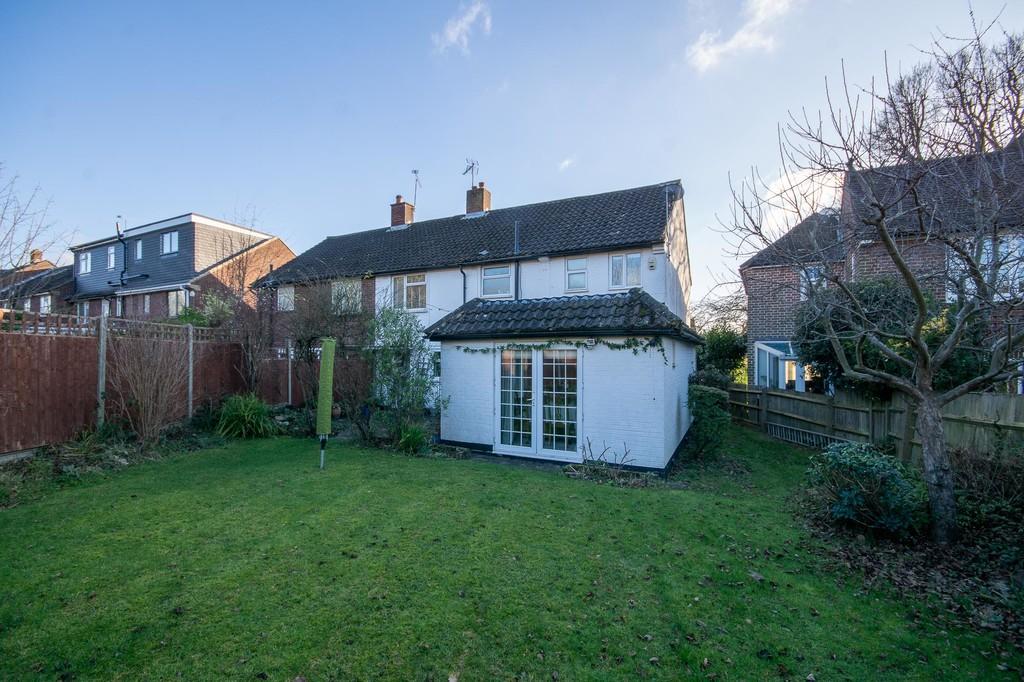 Latimer Close, Pinner HA5 4 bed semidetached house £850,000