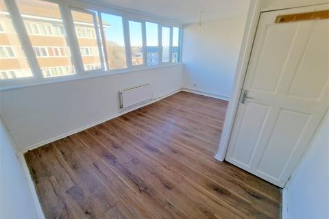2 bedroom flat to rent, Allwood Close, Sydenham, London,