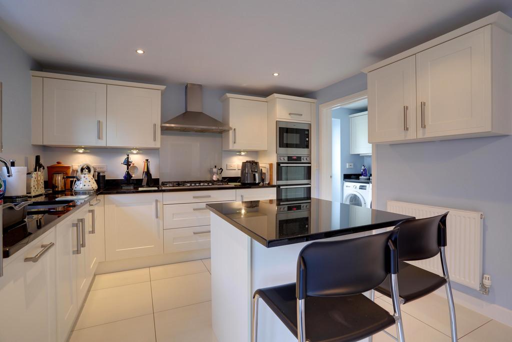 Beacon Drive, Newton Abbot 5 bed detached house for sale £669,950