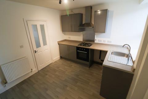 2 bedroom terraced house to rent, Manchester Road, Glossop SK13