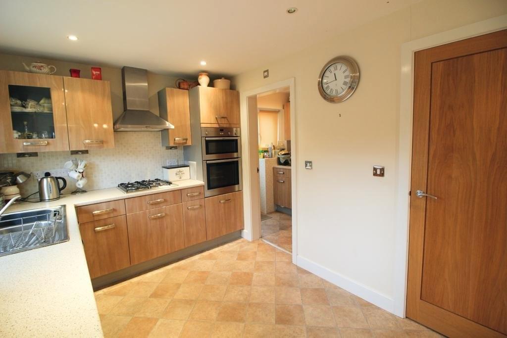 Scotty Brook Crescent, Glossop SK13 4 bed detached house for sale £
