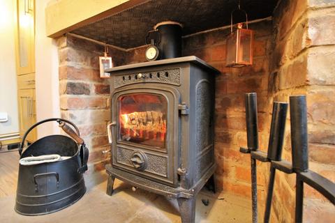 2 bedroom terraced house for sale, Manchester Road, Glossop SK13